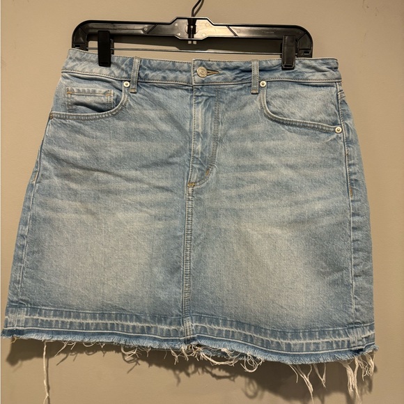 Women's Loft Denim Skirt - Size 8 Skirt Length is 17 1/2 Frayed Hem Worn 1x - Picture 6 of 10